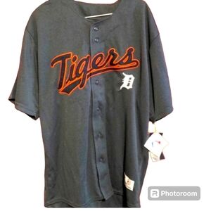 NWT Detroit Tigers Baseball Jersey Size L. Smoke Free Home